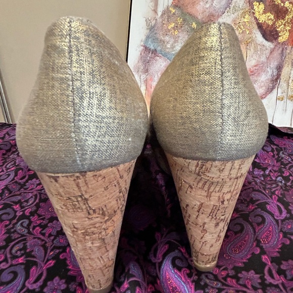 Bronze linen wedge cork heel espadrilles. - Picture 3 of 4